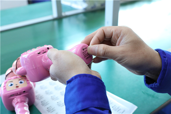 pequenas peças de instalação de microfone infantil